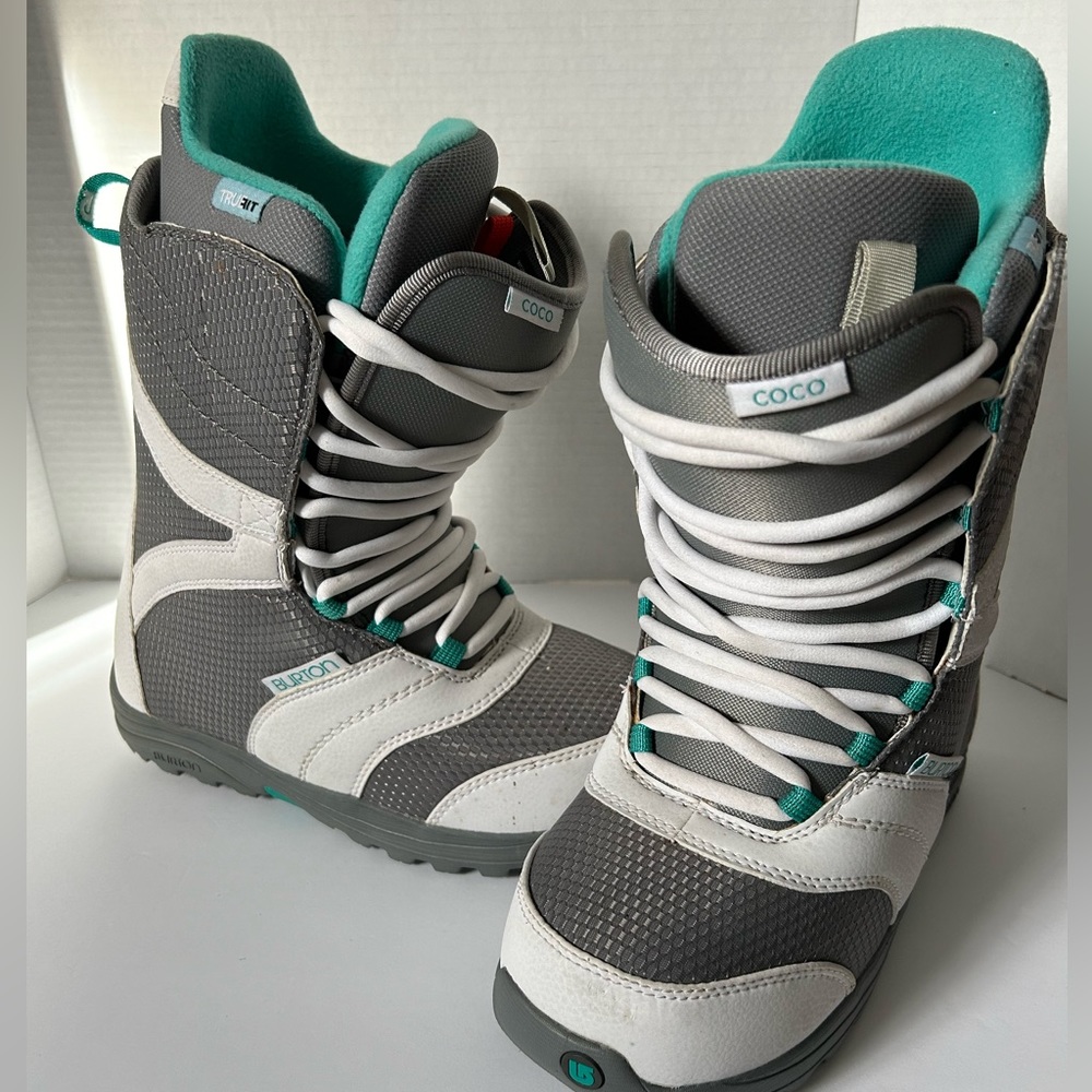 Burton Coco Women’s snowboarding boots sz6